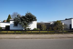 13 sr Anders als die meisten Nachbarhaeuser liegt der Bungalow nicht an einem langen Fussweg