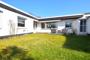 1 bearb Der Bungalow befndet sich in einer ruhigen Anliegerstrasse