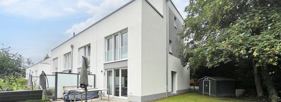0 FG Das Endreihenhaus praesentiert sich in moderner Architektur