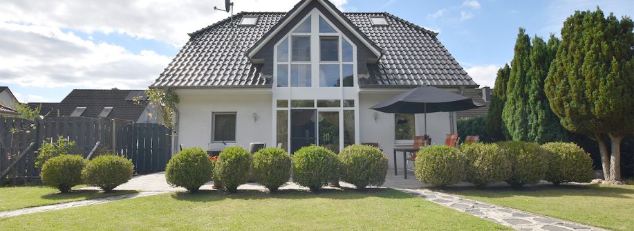 Zwischen Ahrensburg und Bargteheide leben Sie mit hohem Freizeitwert - und am besten in diesem Haus! 4 Attraktiv anzusehen . und prima Wohnkomfort fuer die Familie