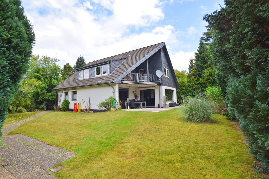 0 T Viel Platz und viele Moeglichkeiten bietet dieses Einzelhaus