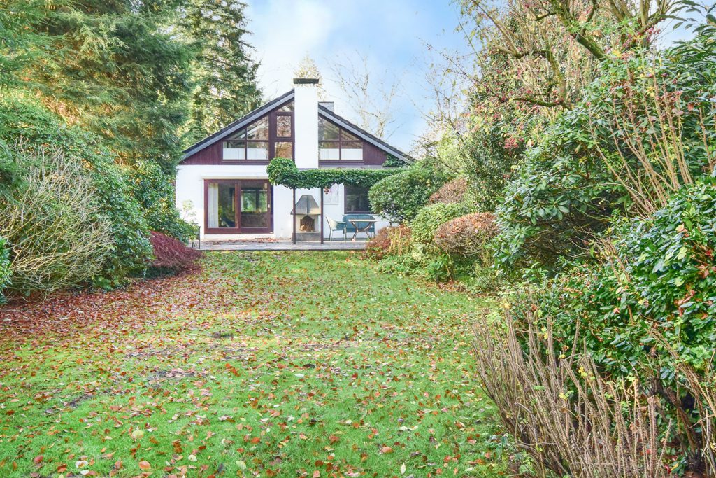 0 T Das herrliche Grundstueck hat direkten Zugang zur Lottbekniederung