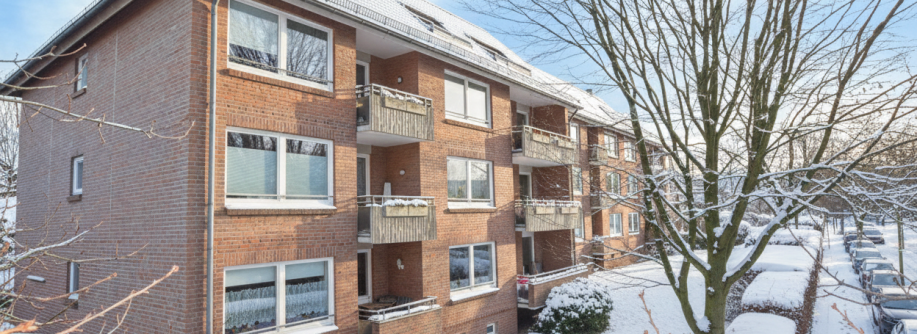 Das solide Wohnhaus liegt in einer Sackgasse bequem direkt am Saseler Markt