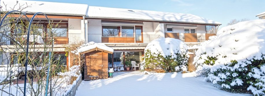 T schnee Hier wohnen Sie schoen direkt am Saseler Stadtteilzentrum.JPG