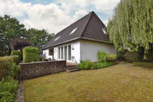 Kunden-Bewertungen 8 0 T Das gradlinige Haus bietet derzeit 2 Wohnungen mit xx uns xxx m² nebst Ausbaureserve. Kopie