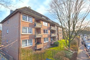 Kunden-Bewertungen 1 11 Das solide Wohnhaus liegt in einer Sackgasse bequem direkt am Saseler Markt